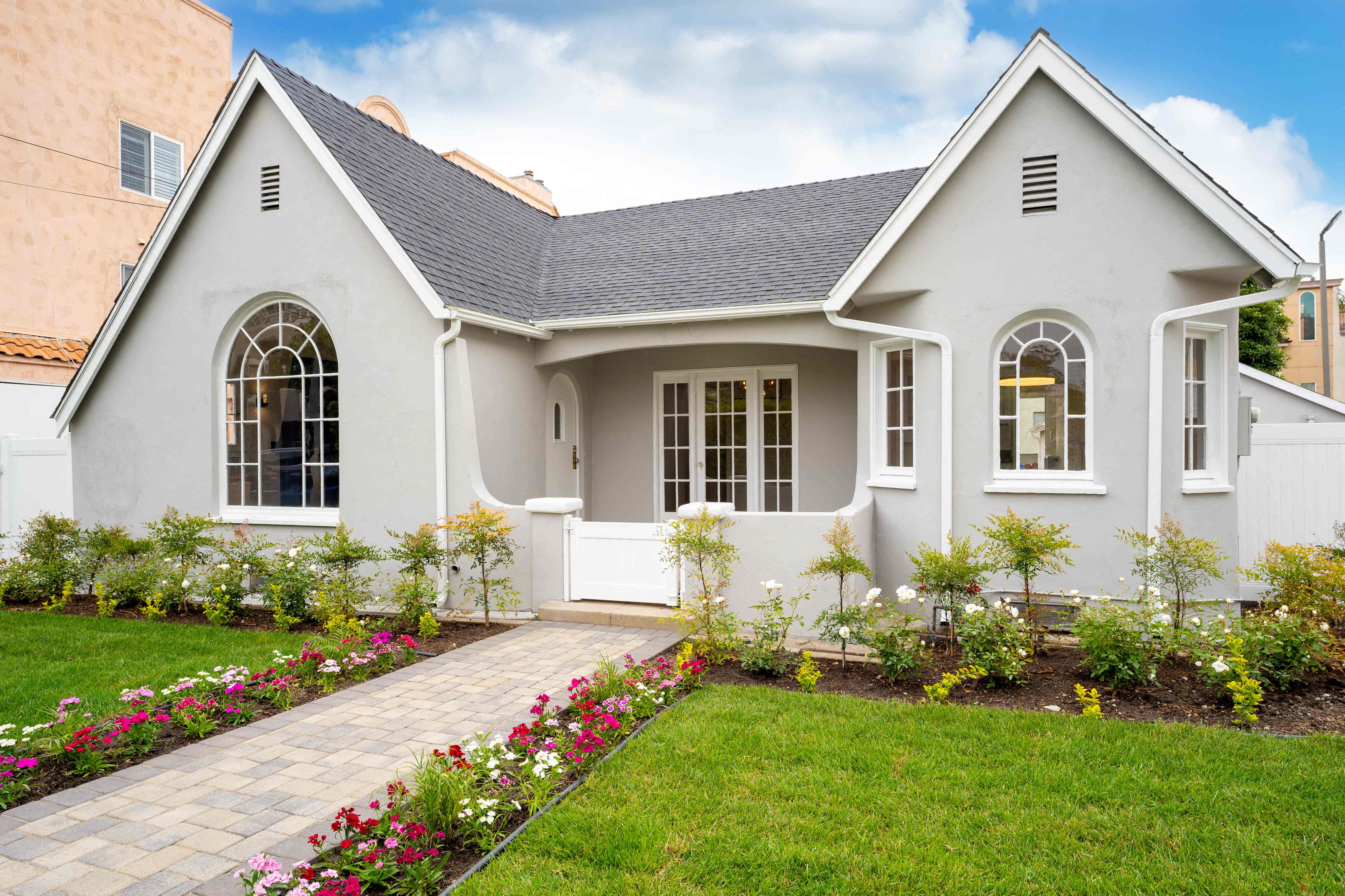 Floor plan for 2 beds, 1 bath, 884 sqft